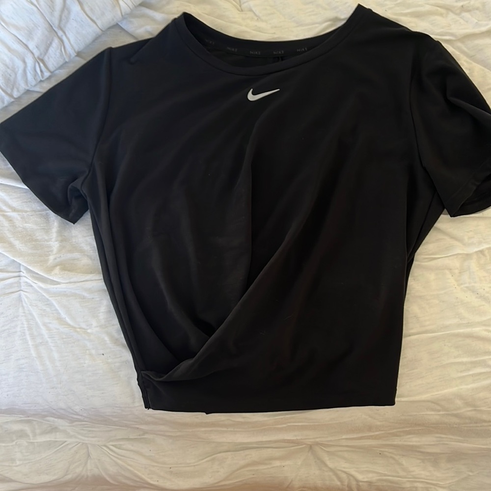 nike cropped top